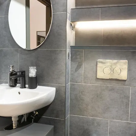 Cremene Tower Apartment 3*