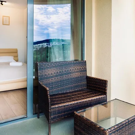 Cremene Tower 3*
