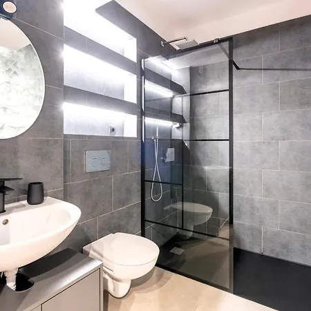Cremene Tower Apartment 3*